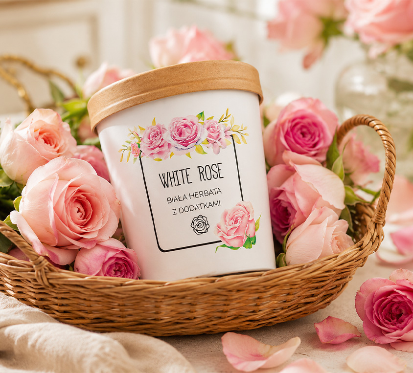 White Rose Leo Tea biala herbata z platkami rozy w eleganckim tekturowym kubku
